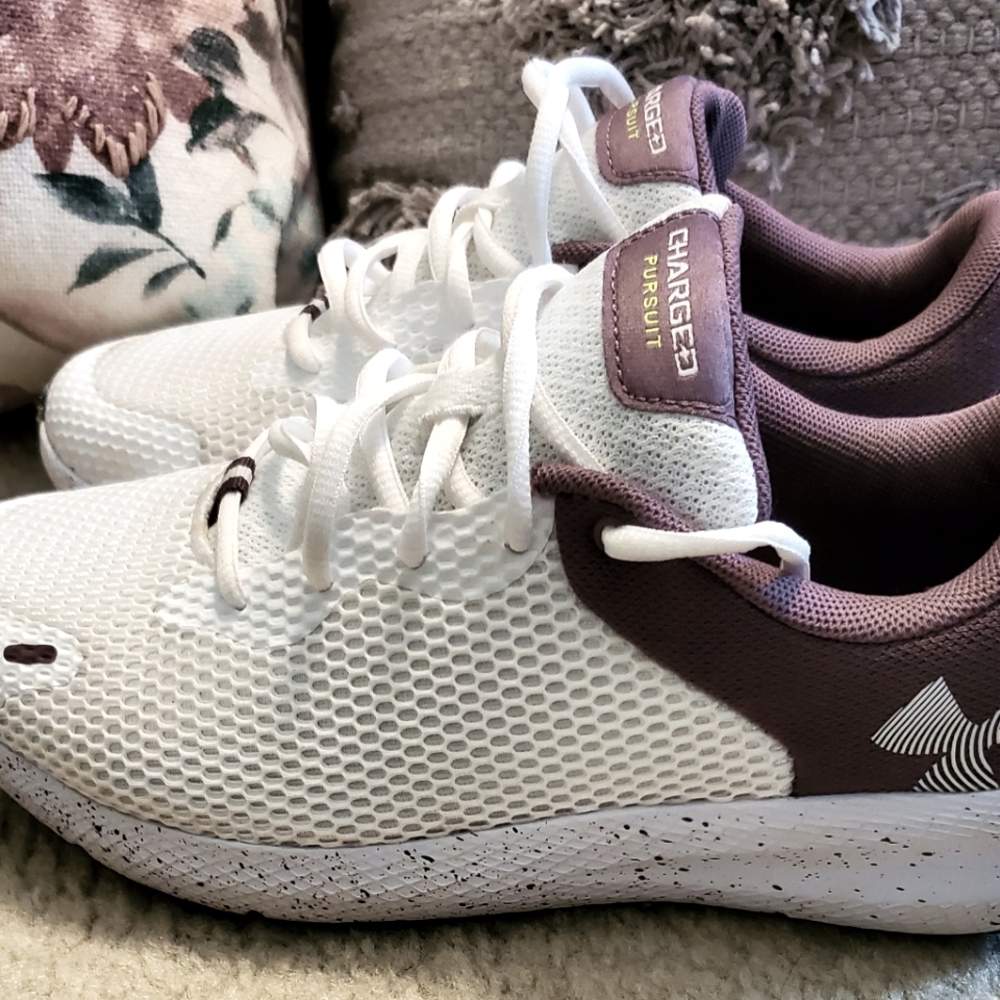 8.5 Under Armour almost NEW